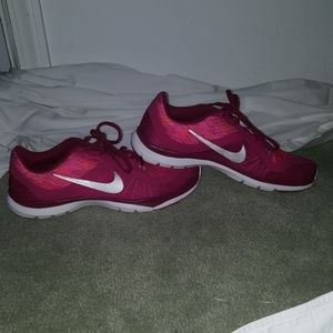 Hold for bella!!!     Nike Flex TR 6